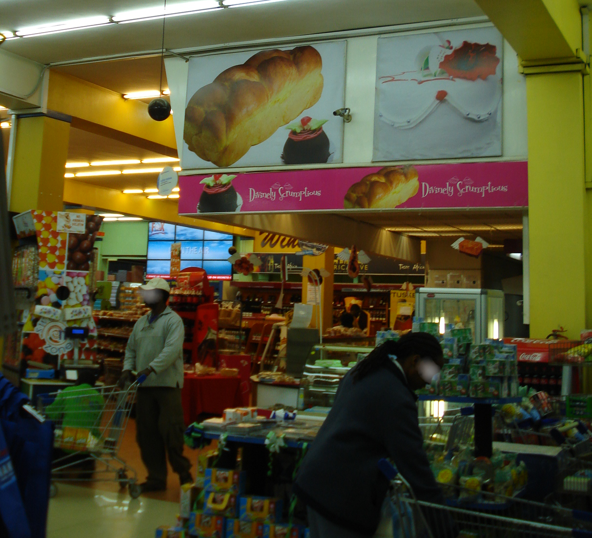 ④ショッピングモールの食品売り場の一角.png