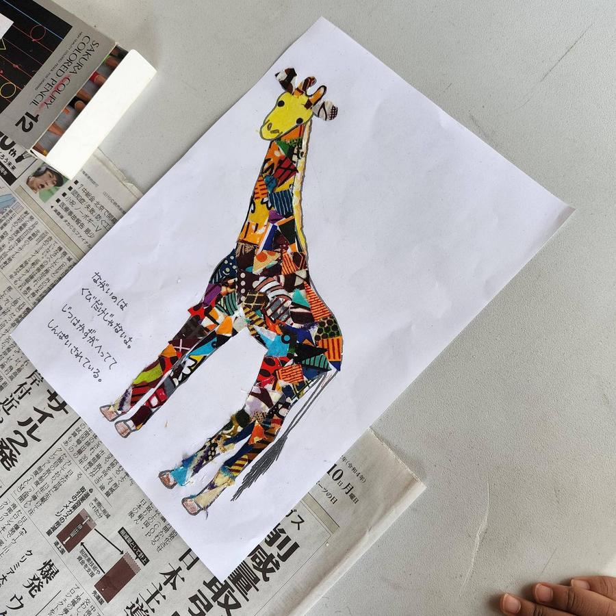 アフリカ布の貼り絵　きりん.jpg