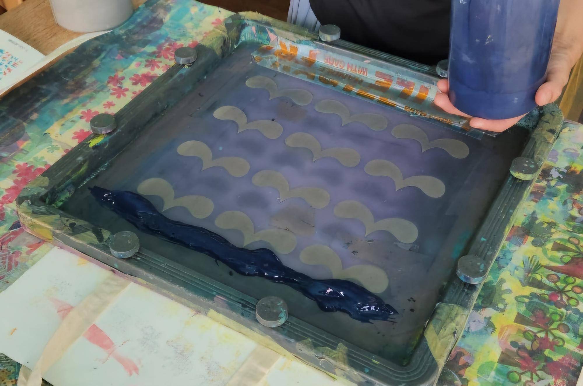 写真2 枠の上の方にインクを載せる.jpg