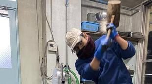 ペンギンのエサの準備は大変