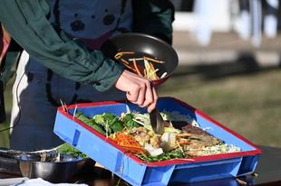 「動物たちのお食事大公開 ~モルモットのエサづくりライブ編~」