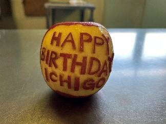 リンゴ ハッピーバースデー.jpg