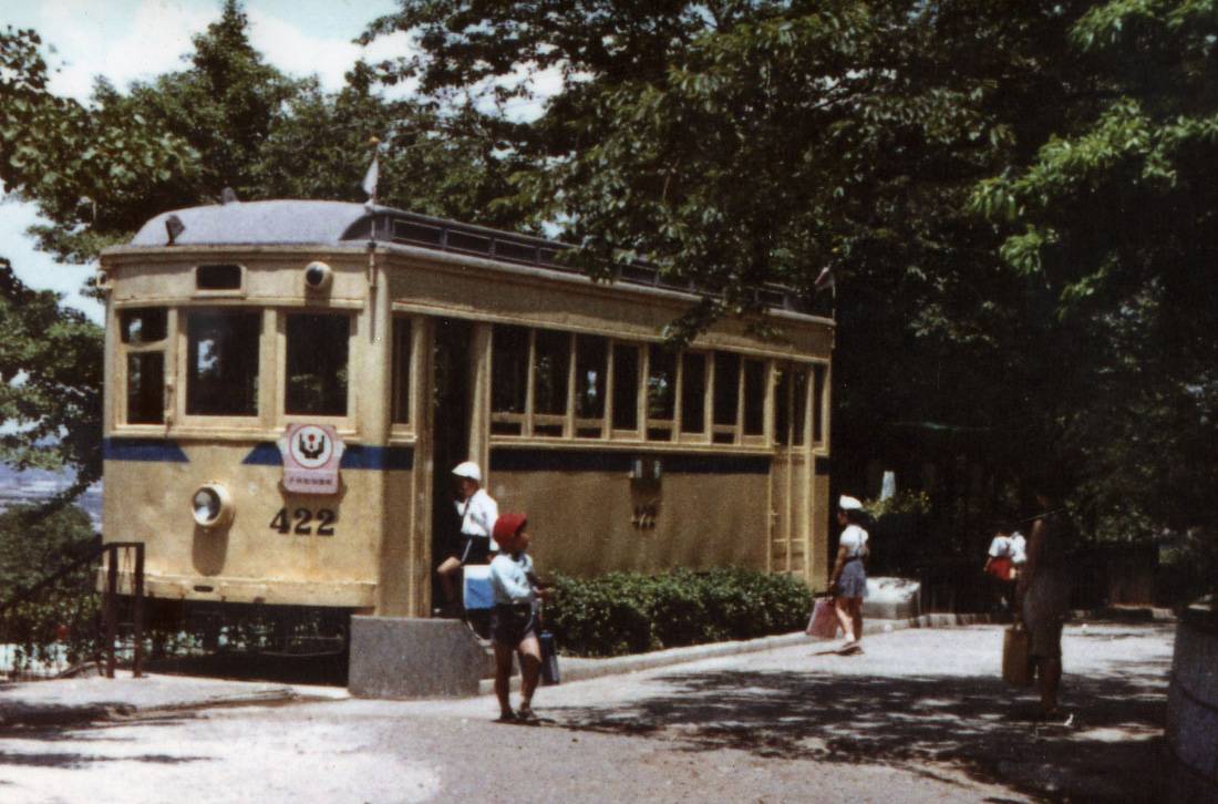 1966年最初の市電.jpg