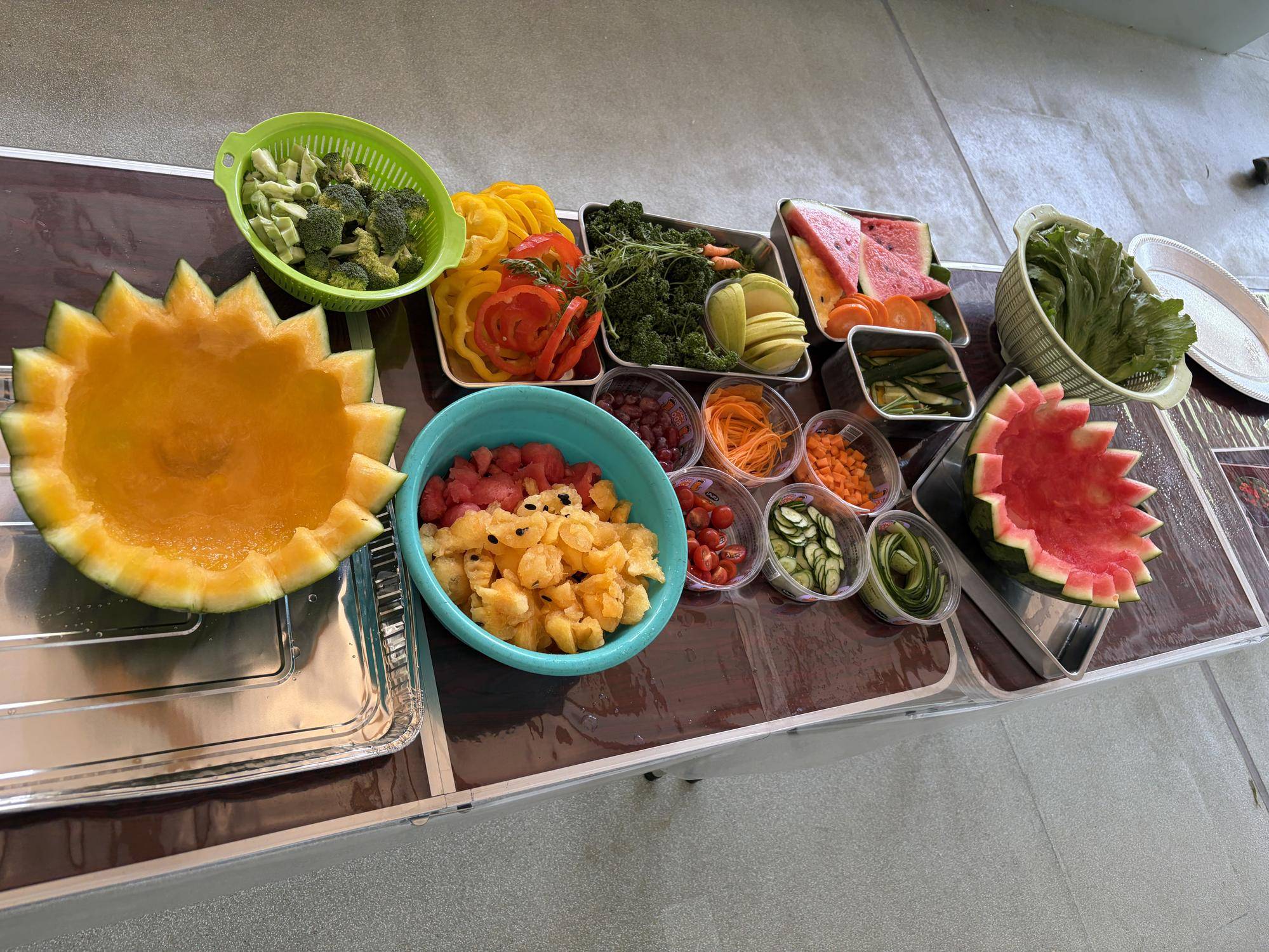 盛り付ける食材が並んでいる写真.jpg