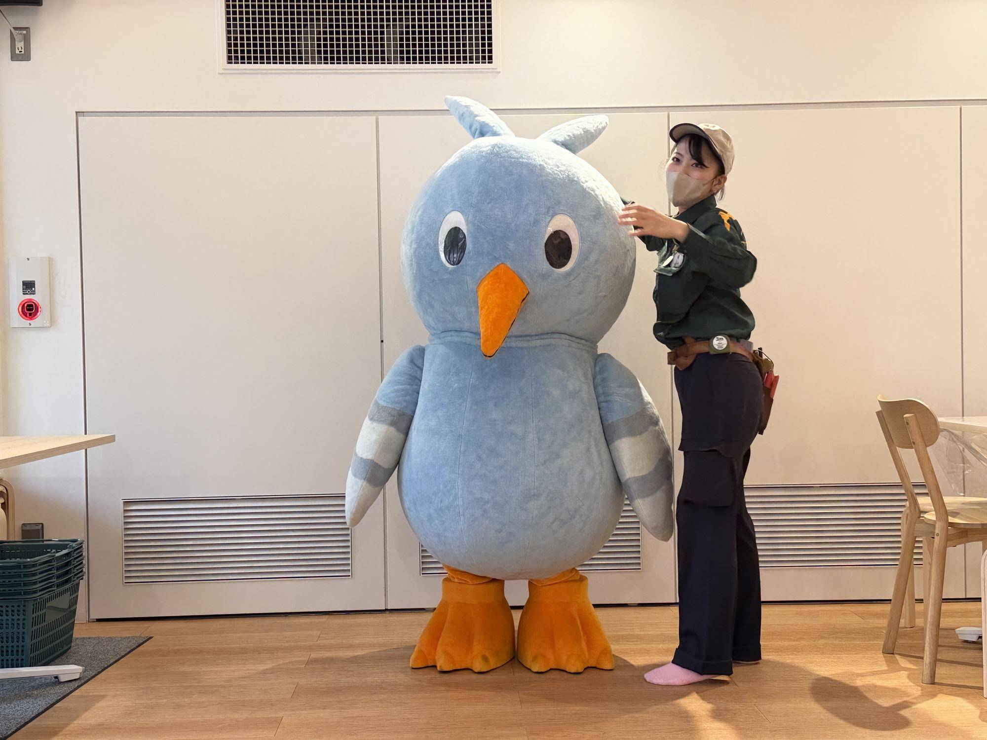 かぐやまくんをサポートするスタッフ.jpg