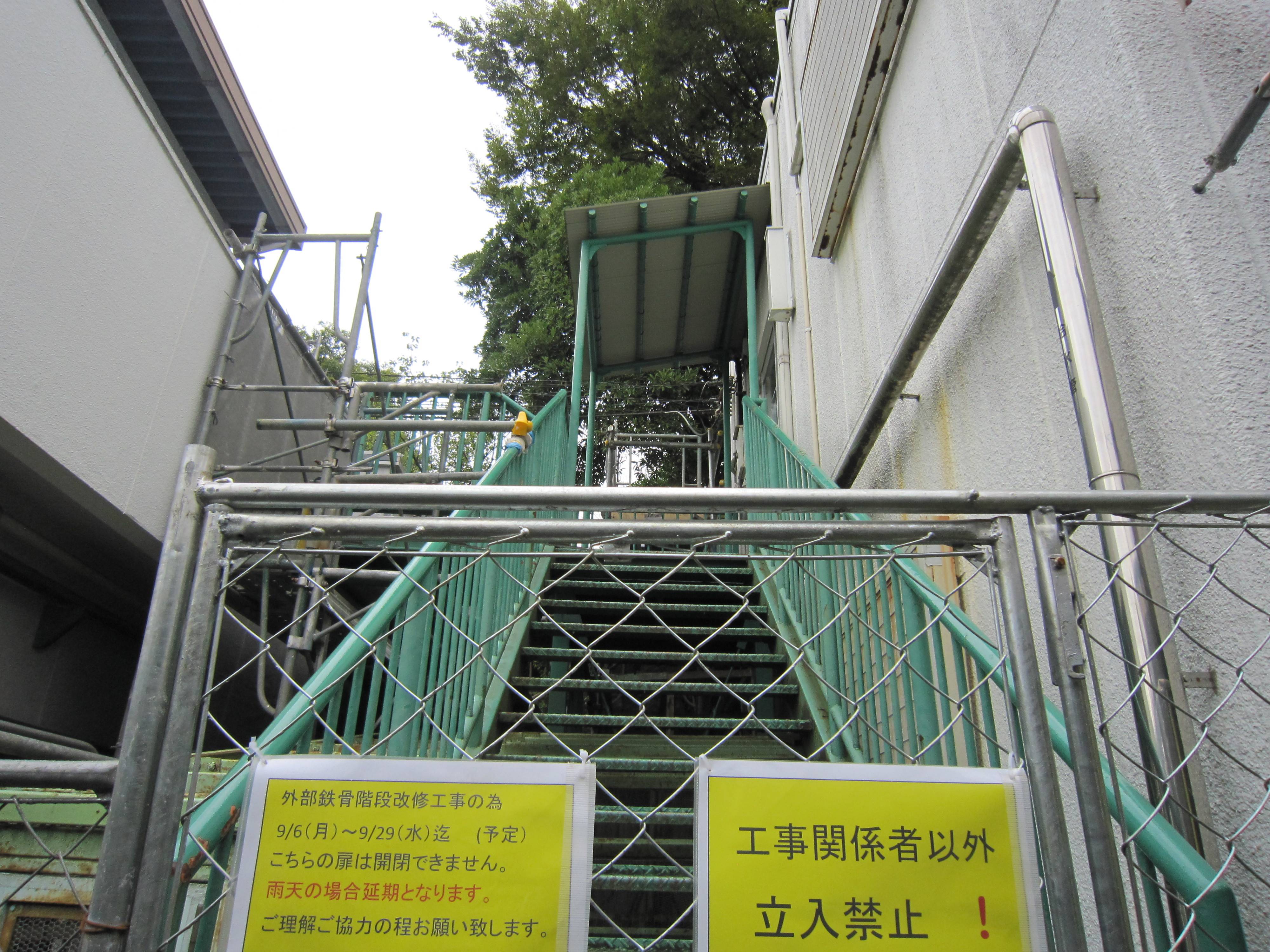 立ち入り禁止の階段.jpg