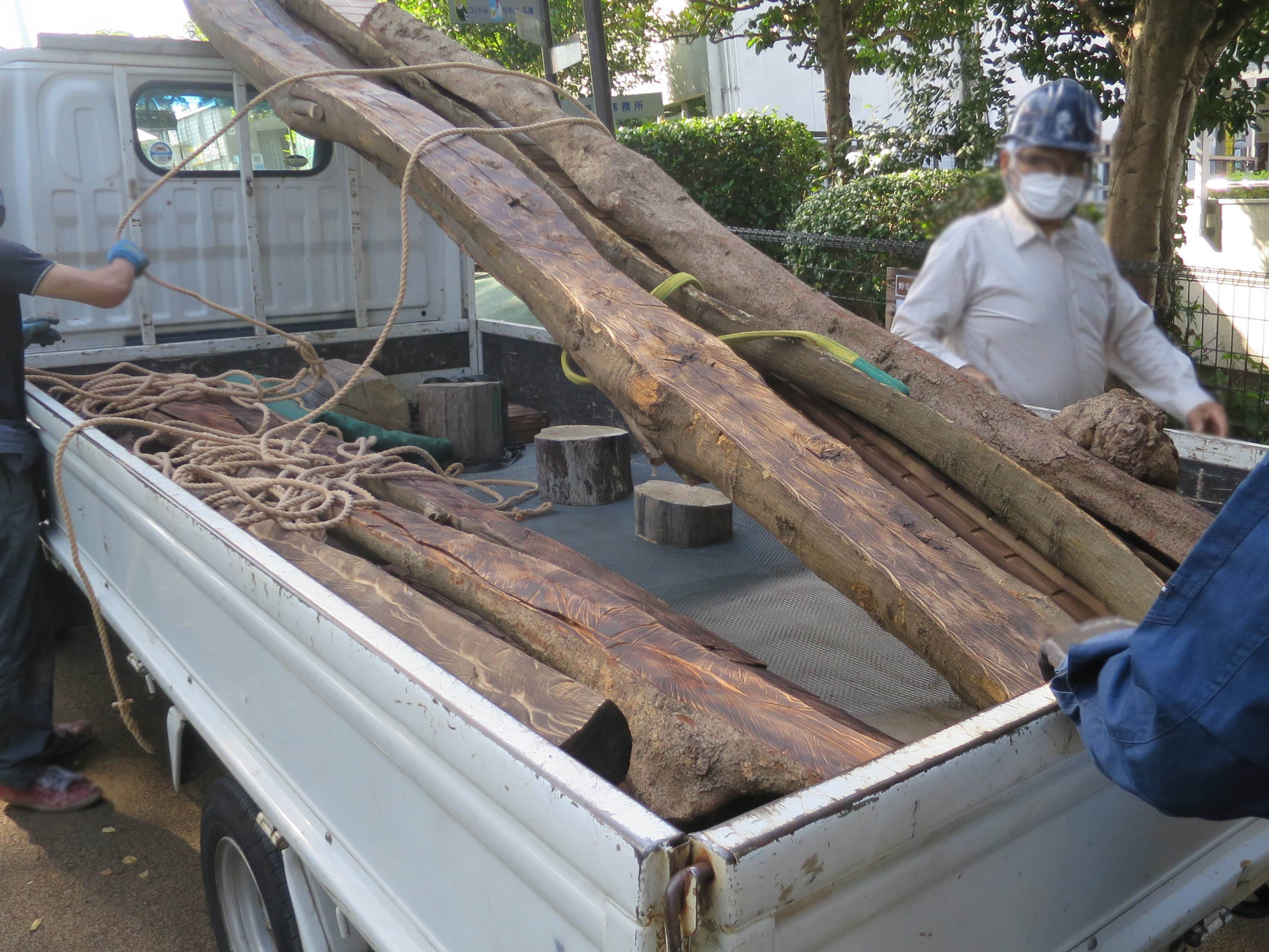 8渡り木材運び入れ.jpg