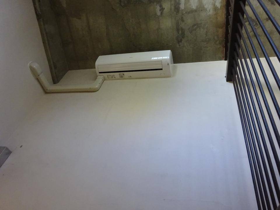 5トラ寝室に設置されたエアコン.jpg
