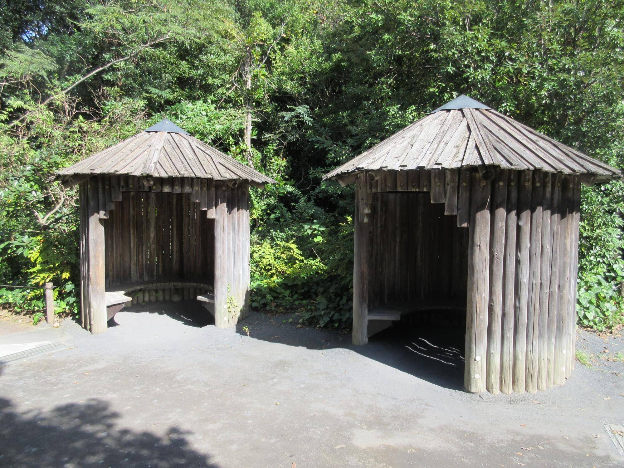 原住民の住居を模した休憩所.jpg