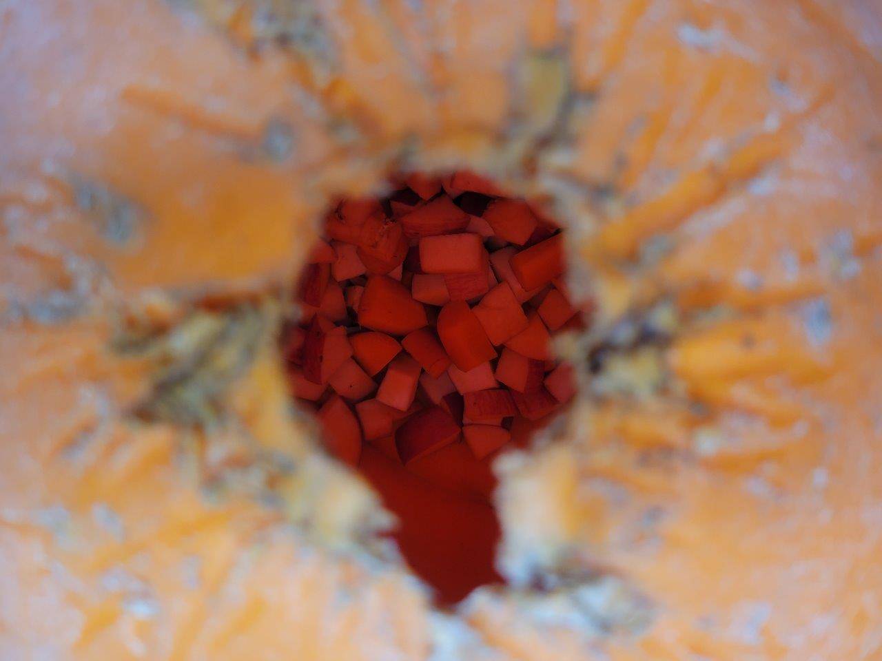 細かく切った餌をフロートの中に入れた状態