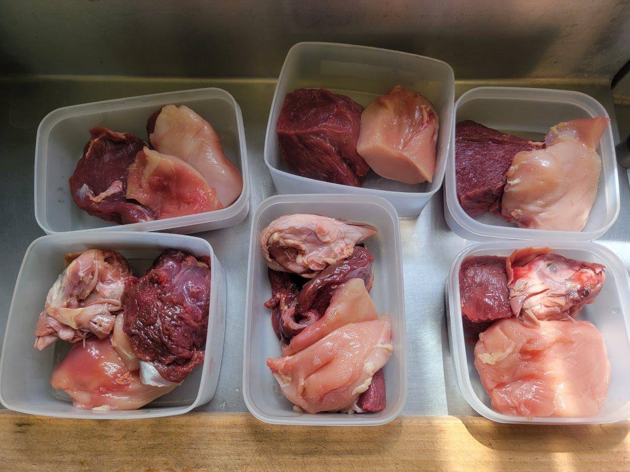 朝夕2回分×3頭分の餌