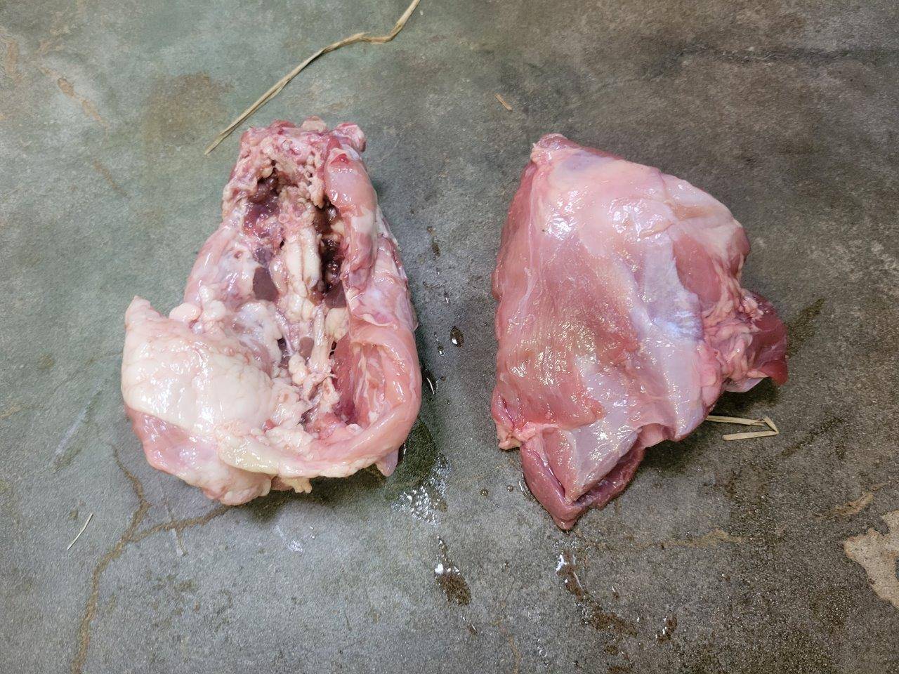 鶏ガラと骨付き肉