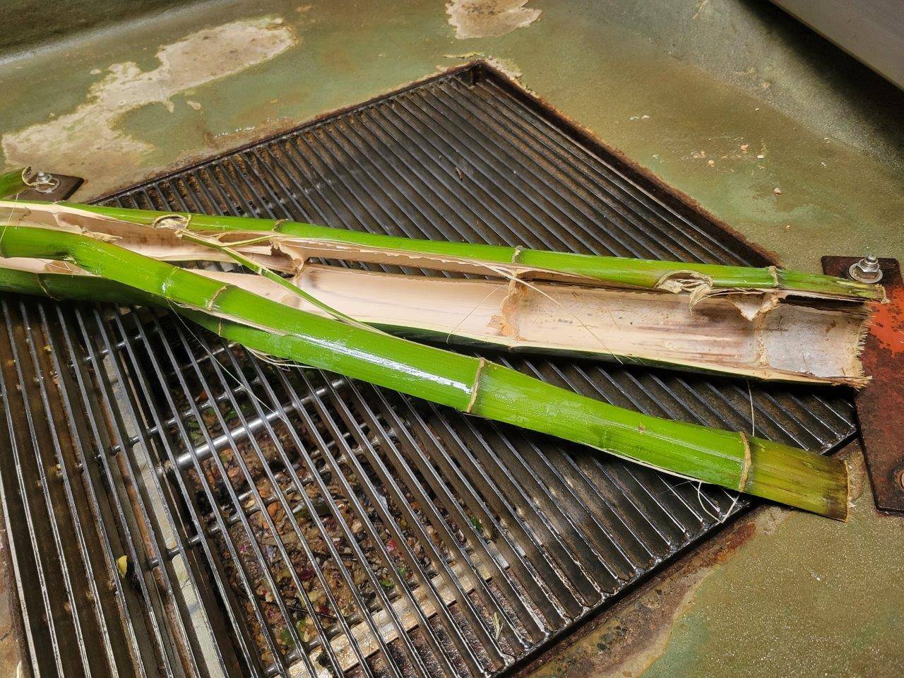 破壊された竹筒