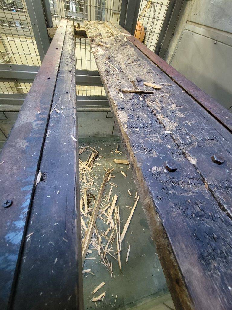 寝台の板が1枚無い状態