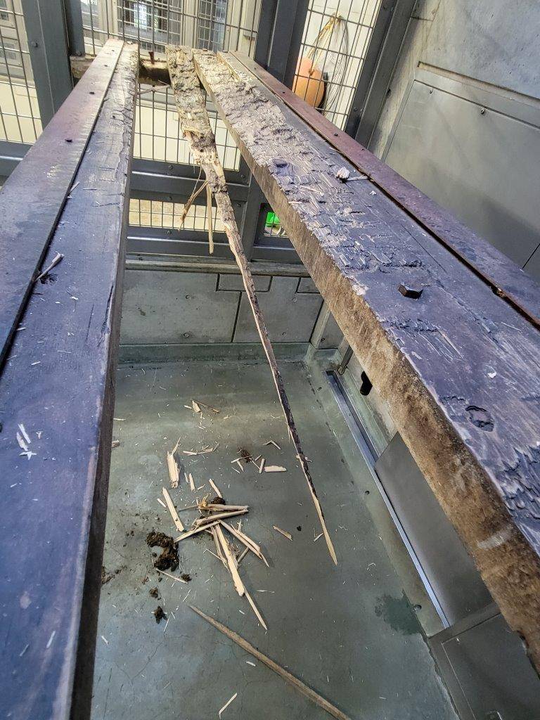 寝台の板が2枚ない状態
