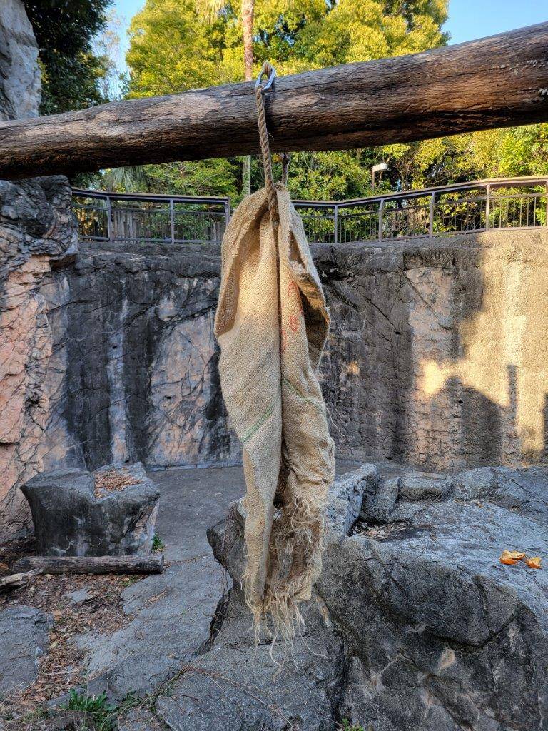 ボロボロになった麻袋