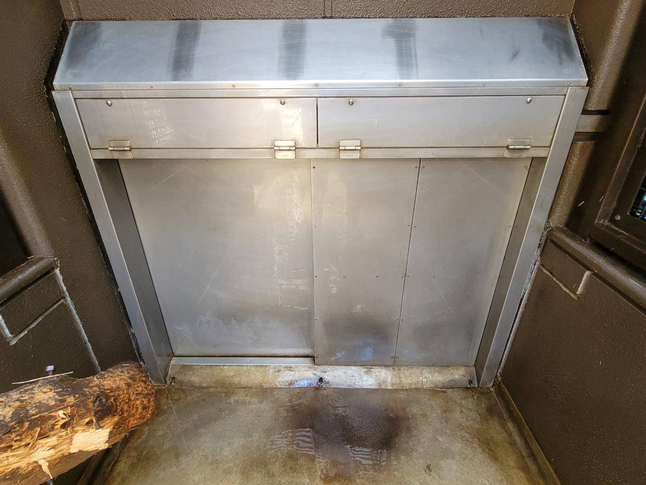 ベットを作る場所を水洗いした後