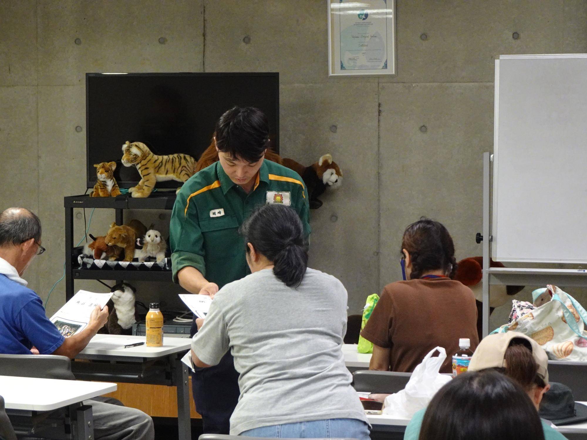 中学生以上が対象の「動物園のお仕事」を実施しました!9.jpg