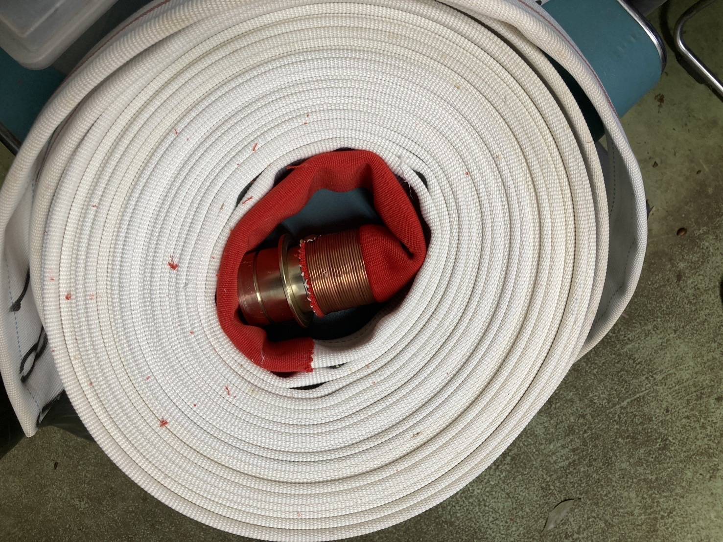 巻かれた消防ホース.jpg