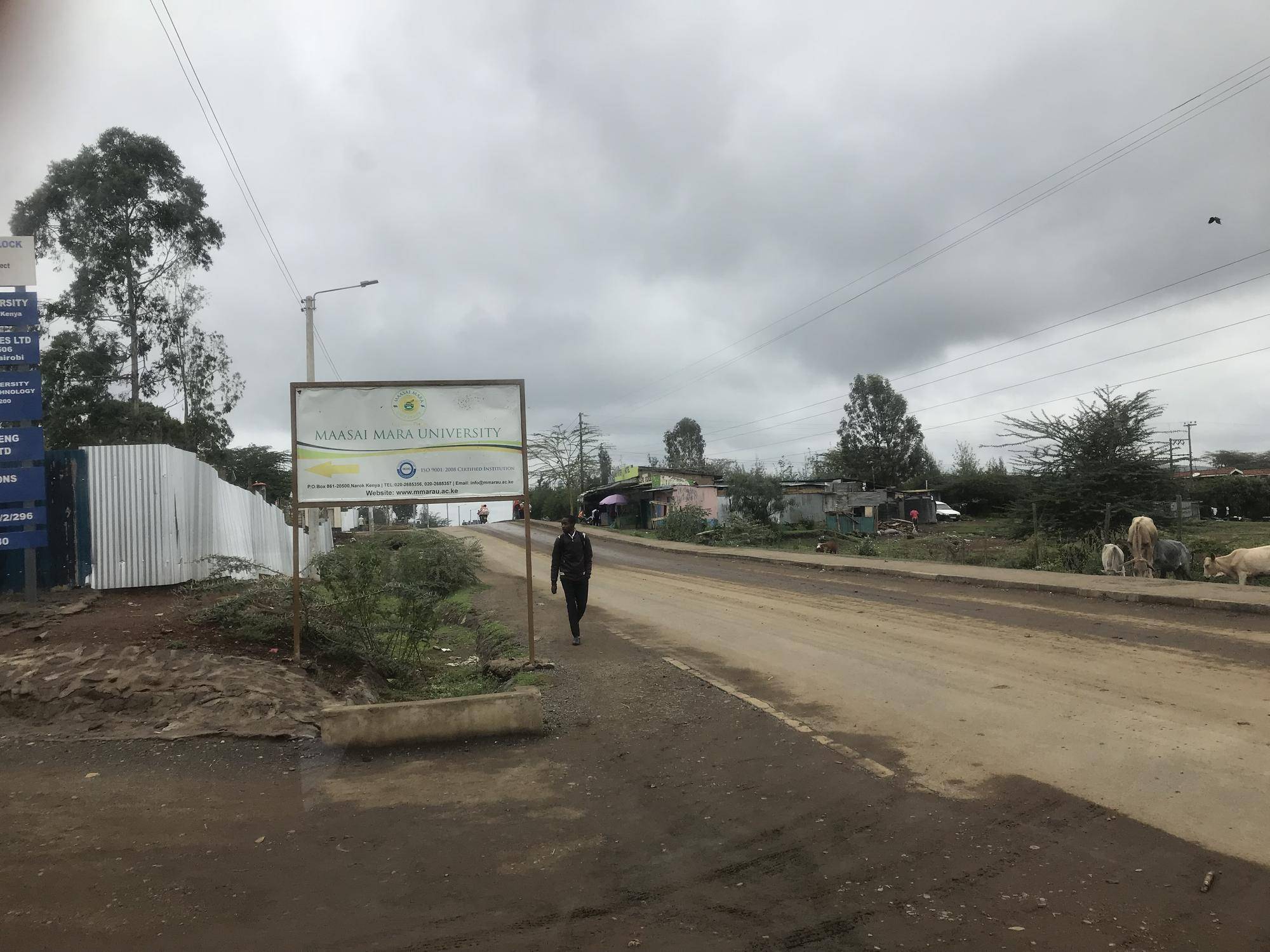 マサイマラ大学看板②.jpg