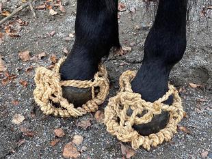 馬のわらじ作り