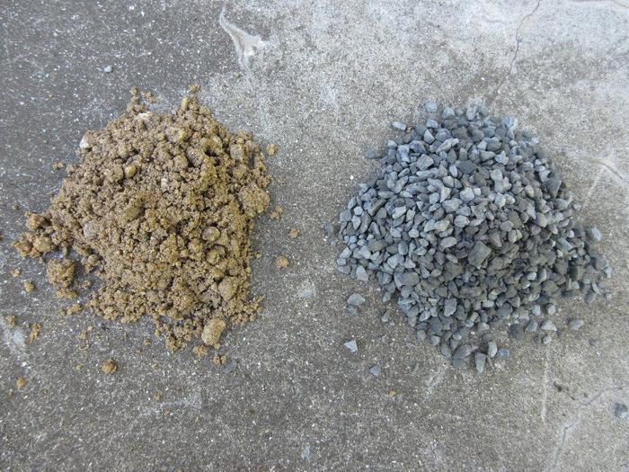 真砂土と砕石.jpg