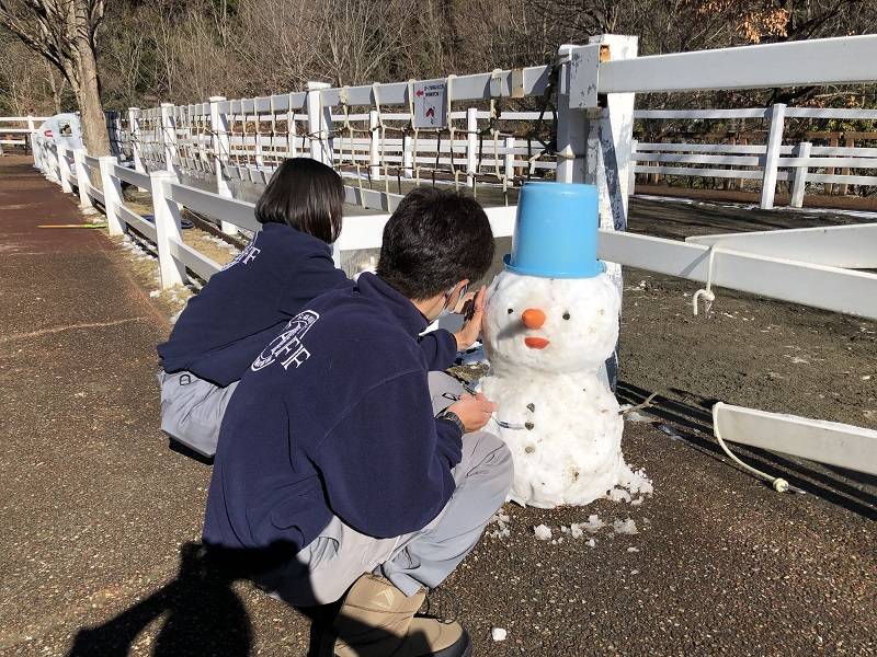 ぱかぱか2022.1雪だるまつくろう4.jpg