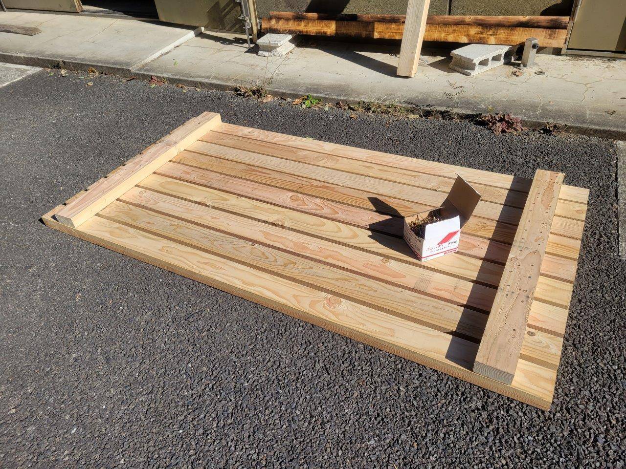 作成中のスノコ③