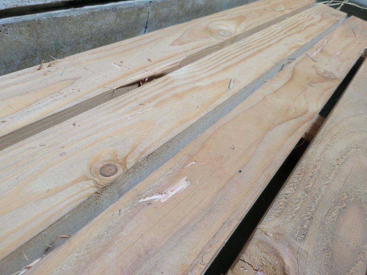 約半月後のスノコ。爪とぎした痕が増えている