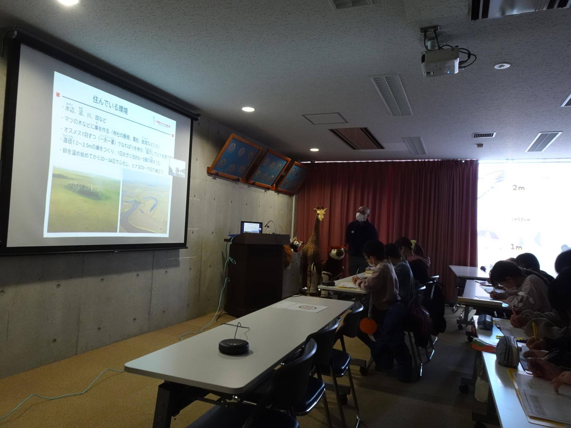 コウノトリ実況中継の様子