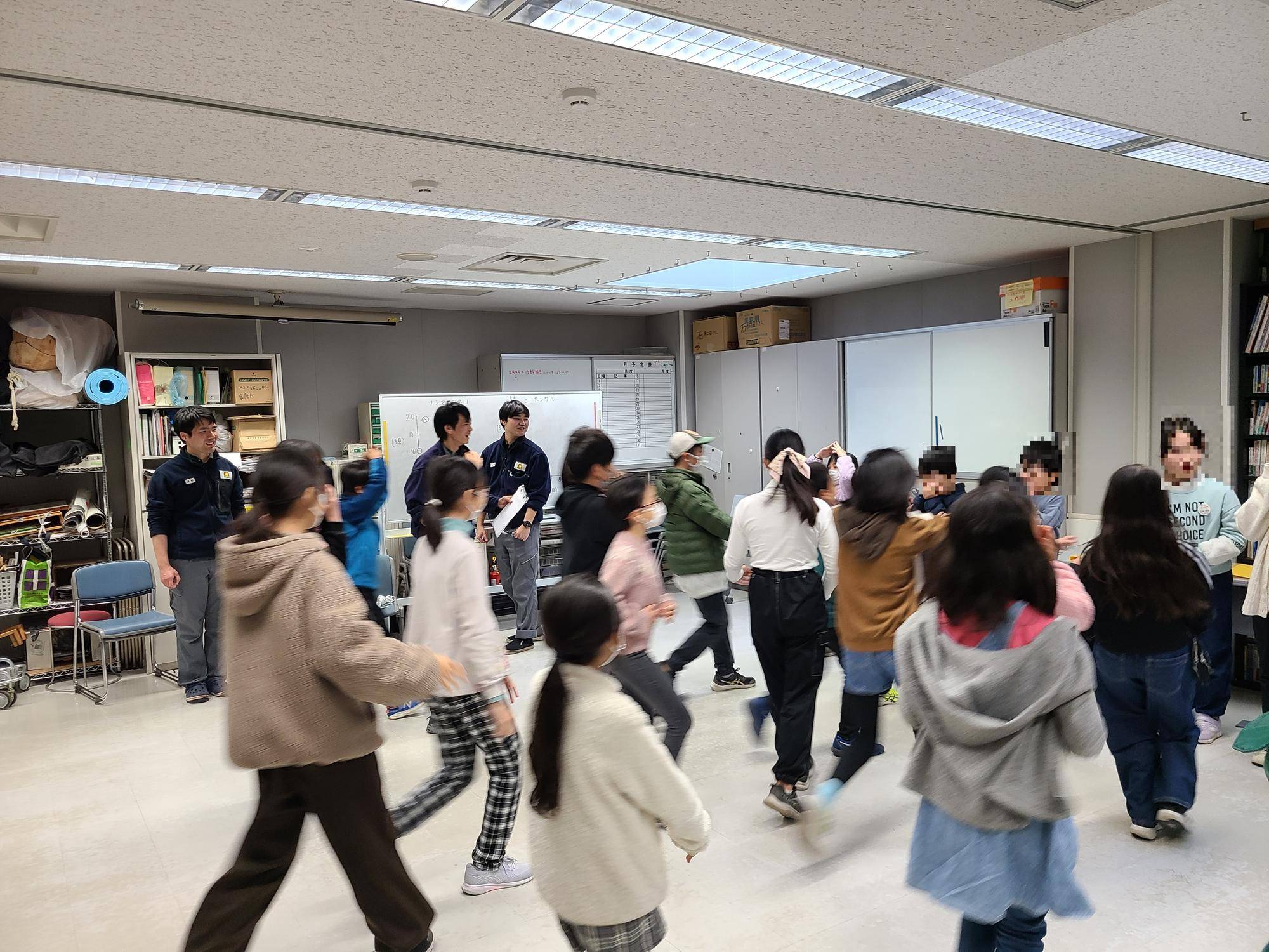 同じポーズを探しているところ.jpg